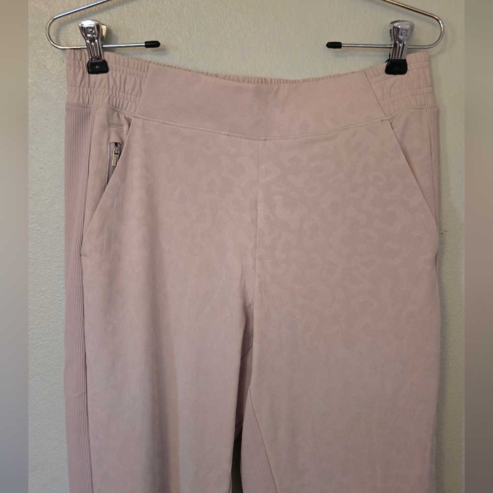 Athleta | Beige Leopard Brooklyn Textured Athletic Jogger Pants Size 6 - Picture 5 of 13